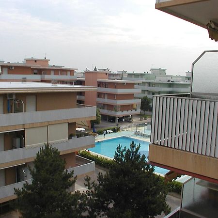 Appartamenti Valbella Con Piscina Bibione Exteriör bild