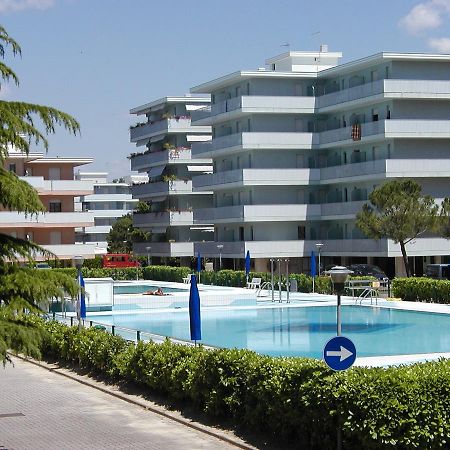 Appartamenti Valbella Con Piscina Bibione Exteriör bild