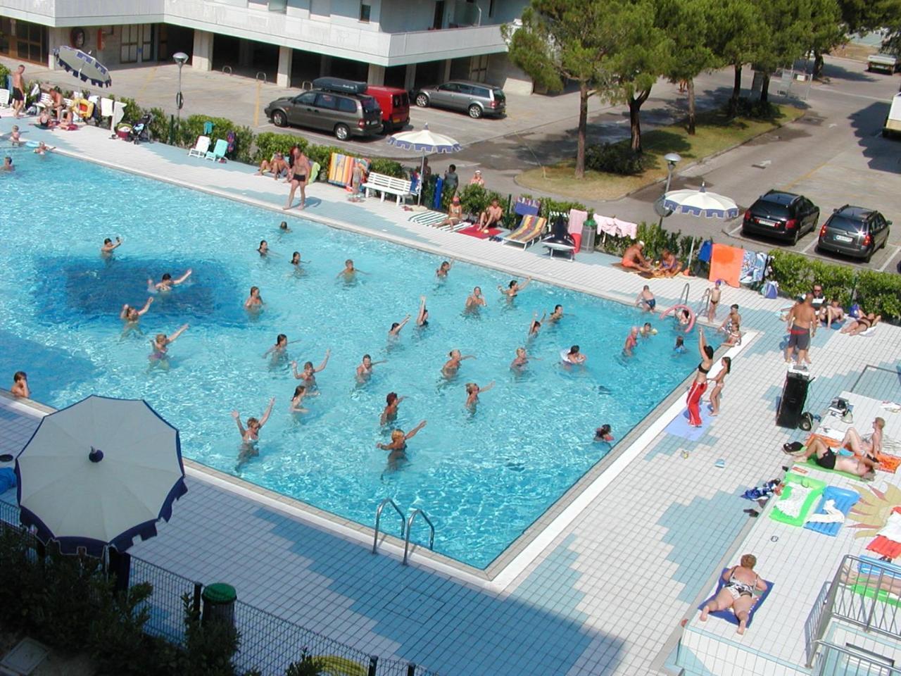 Appartamenti Valbella Con Piscina Bibione Exteriör bild