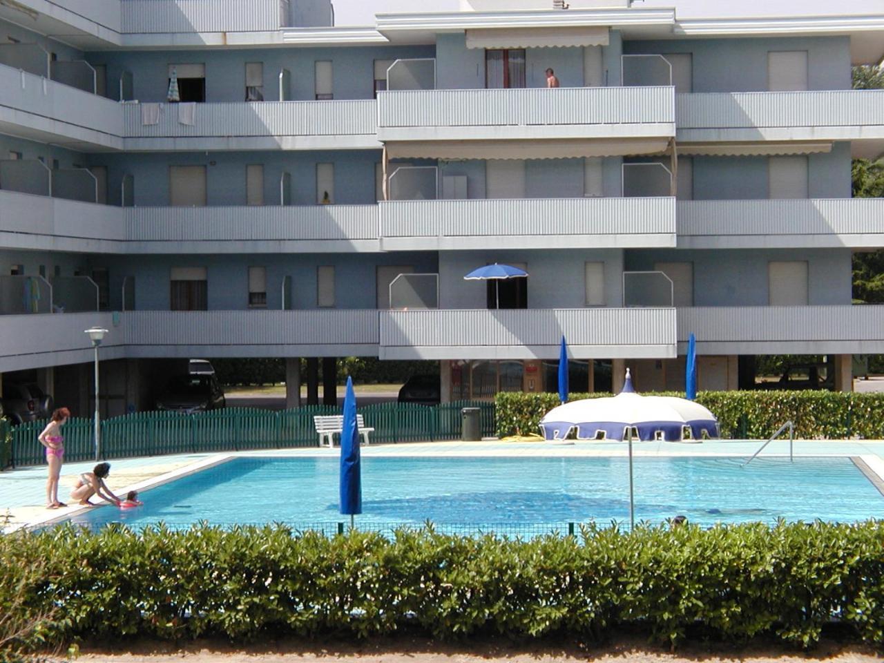 Appartamenti Valbella Con Piscina Bibione Exteriör bild