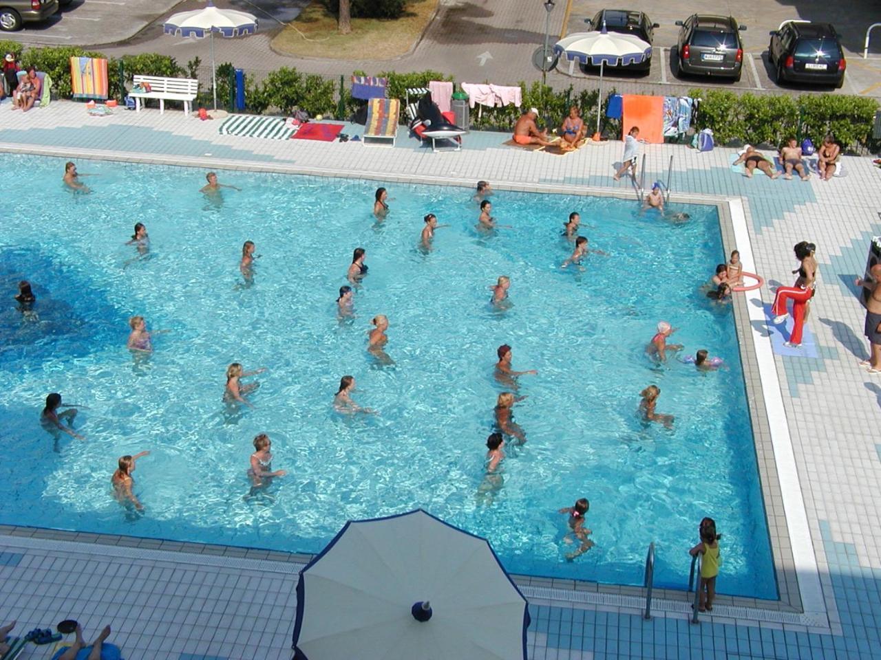 Appartamenti Valbella Con Piscina Bibione Exteriör bild